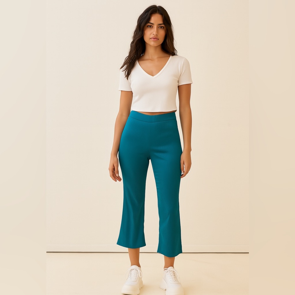 Honey PunchTeal Cropped High Waisted Pants Sz.‎ M
